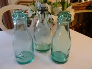 How to identify old glass bottles