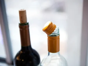 What are the Differences Between Wine Corks & Screw Caps